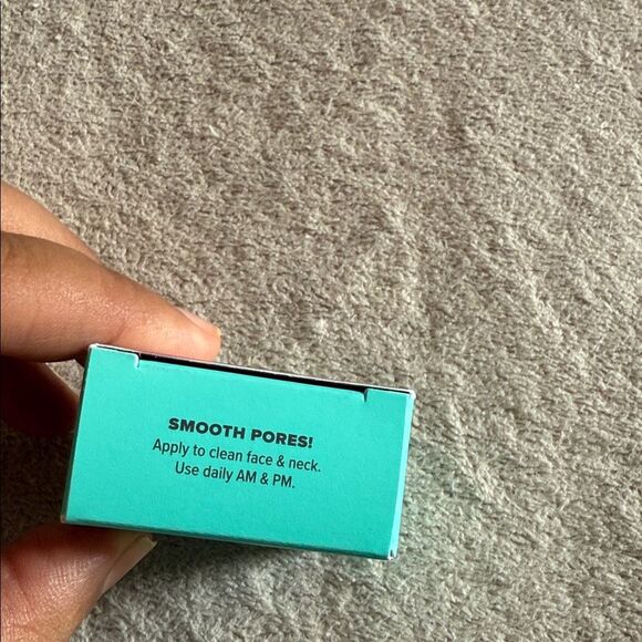 Benefit The POREfessional Smooth Sip Moisturizer - Aqua and White NIP - Picture 3 of 6
